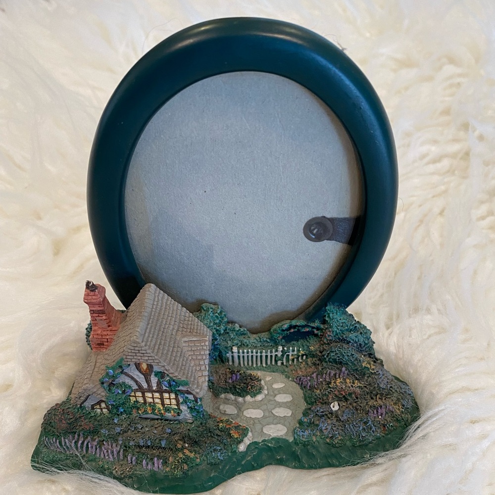 1998 Chandler’s Cottage Thomas Kinkade Frame